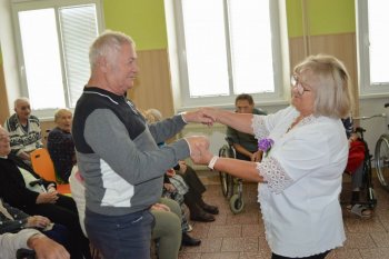 Október – mesiac úcty k starším